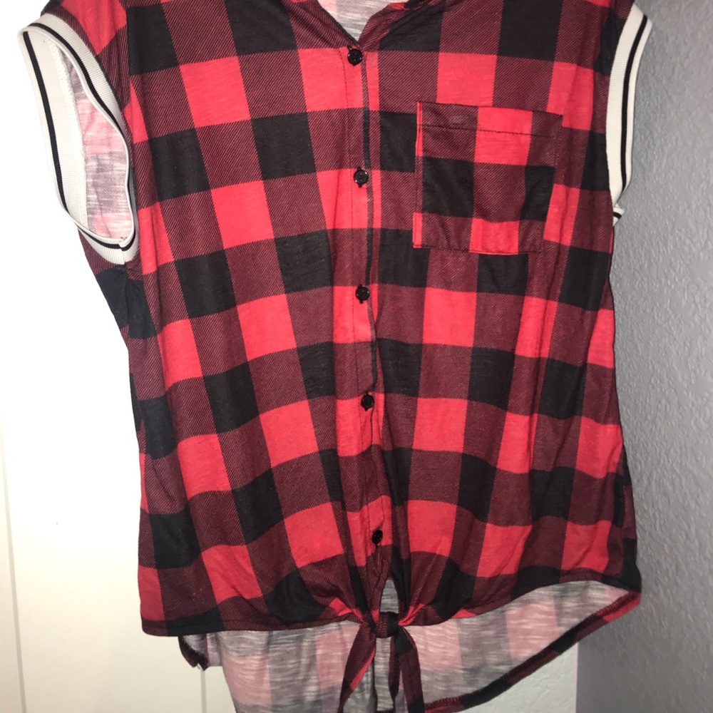 Flannel button shirt with knot. size: M
